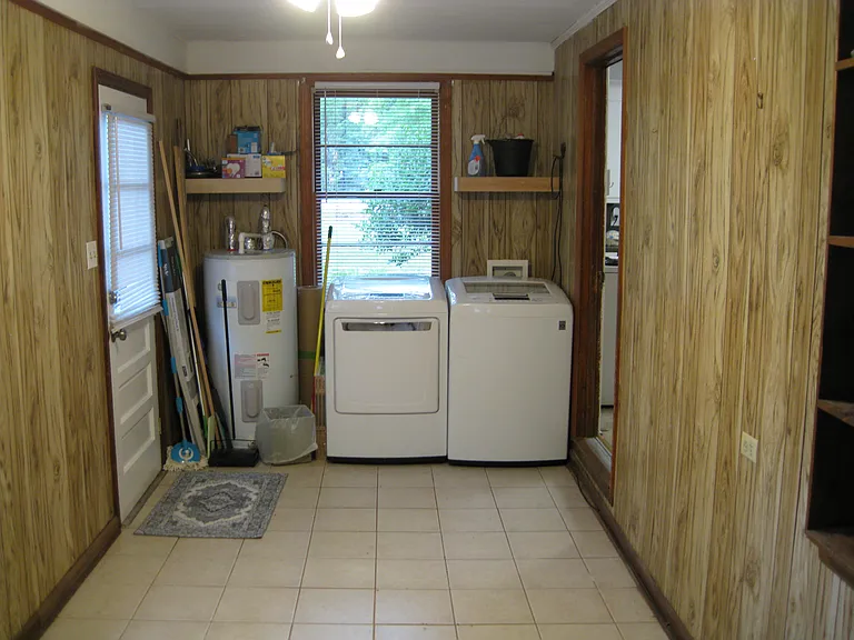 933 Chestnut Ln — Photo 10