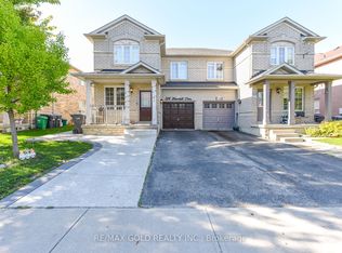 124 Starhill Cres, Brampton, ON L6R 2P8