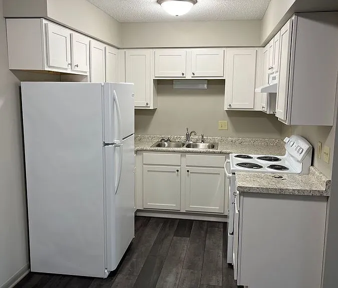 215 Ash St #6 — Photo 1
