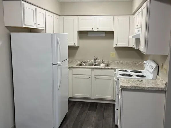 215 Ash St #6, Carlisle, IA 50047