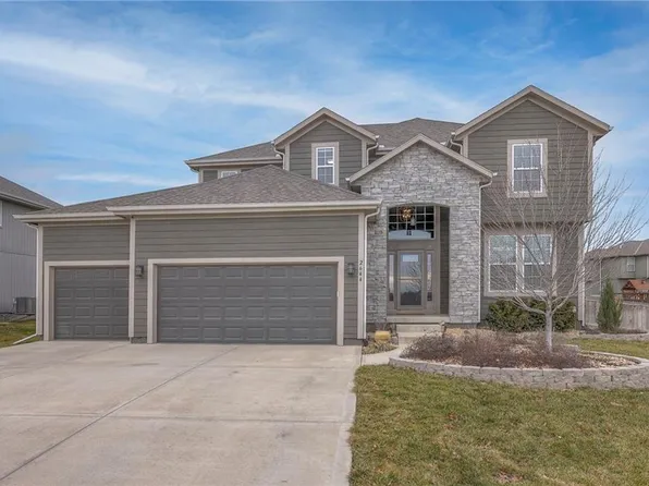 2644 W Concord Dr, Olathe, KS 66061