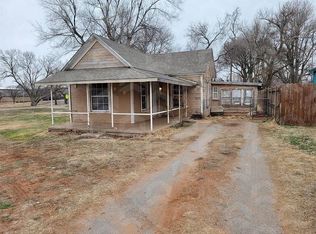 808 W B Ave, Elk City, OK 73644