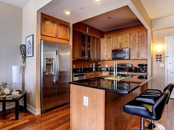 2nd image of 389 Washington St #1508
