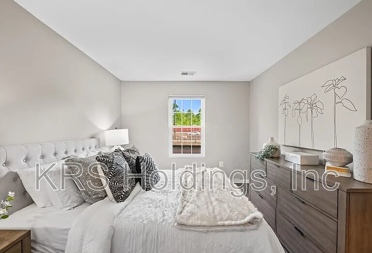 2050 N Calvert St #410 — Photo 17