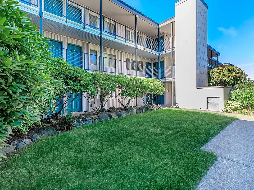 Uptown 7 Apartments