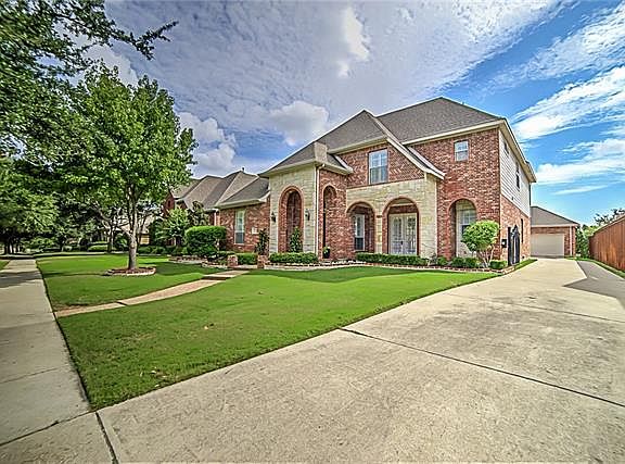 3rd image of 1037 Sir Lancelot Cir