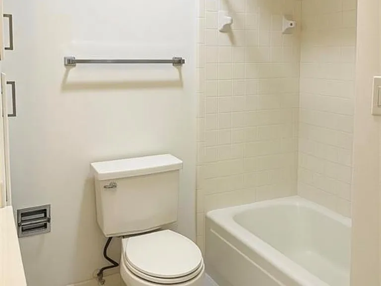 14401 Misty Meadow Ln — Photo 25