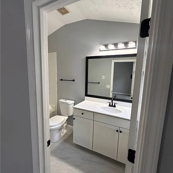 2025 Austin Park Cir — Photo 24