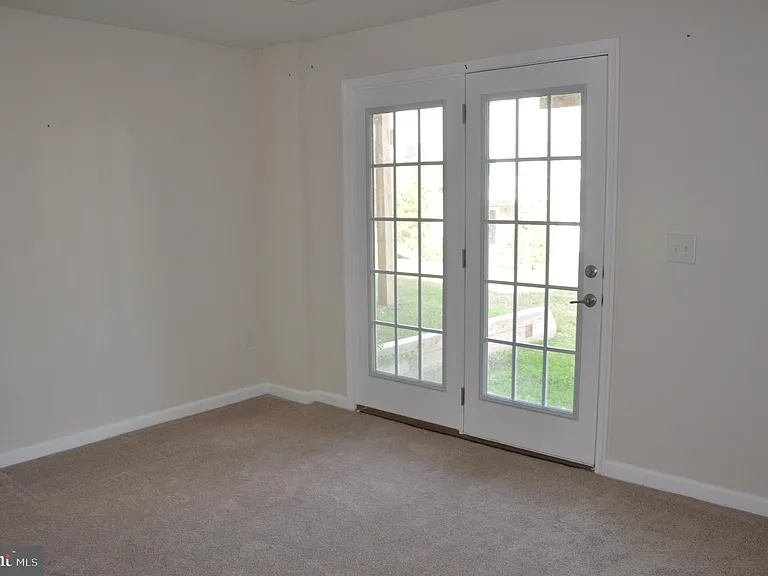 905 Susan Cir — Photo 9