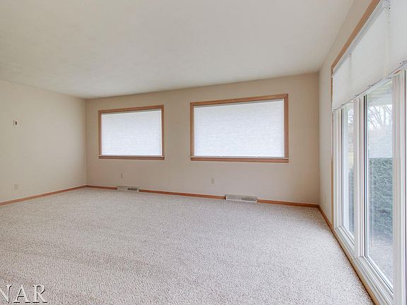 2nd image of 1102 N Hinshaw Ave