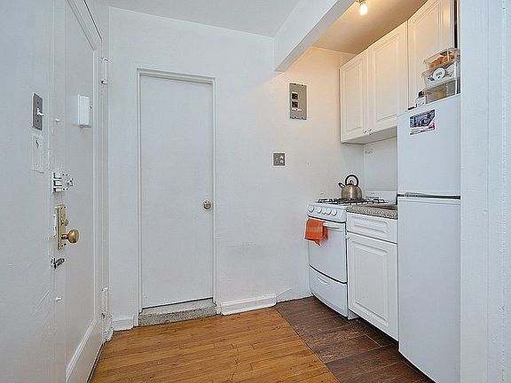 3rd image of 1055 2nd Ave APT 2B