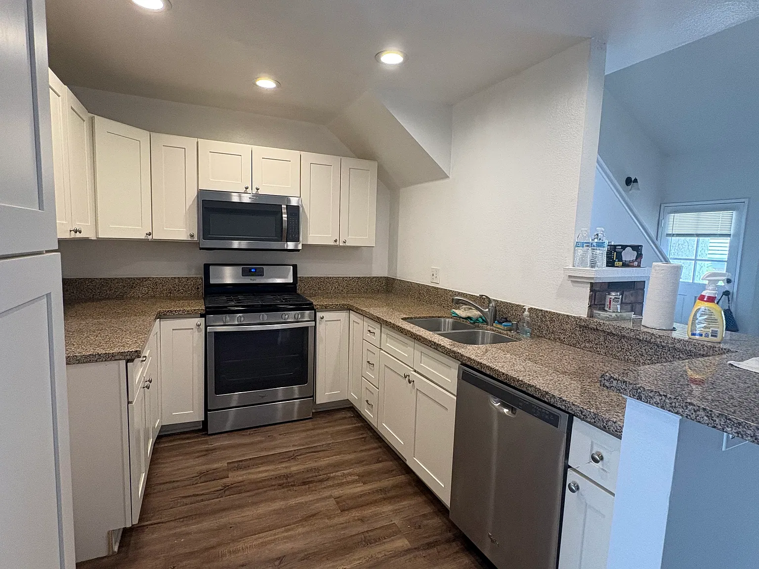 942 W Arrow Hwy — Photo 1