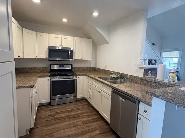 942 W Arrow Hwy, Upland, CA 91786