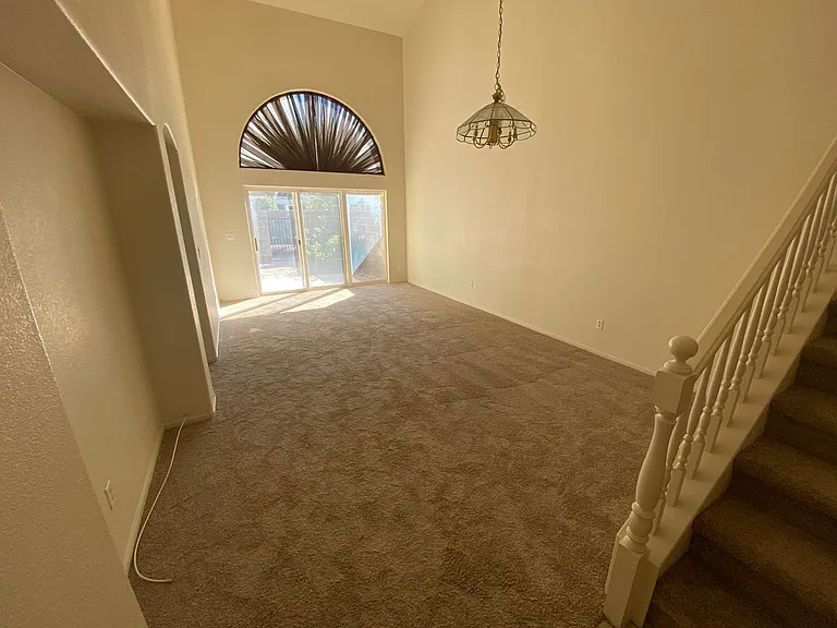 10185 Birch Bluff Ln — Photo 2