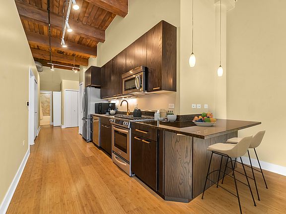 3rd image of 2303 S Michigan Ave APT 305