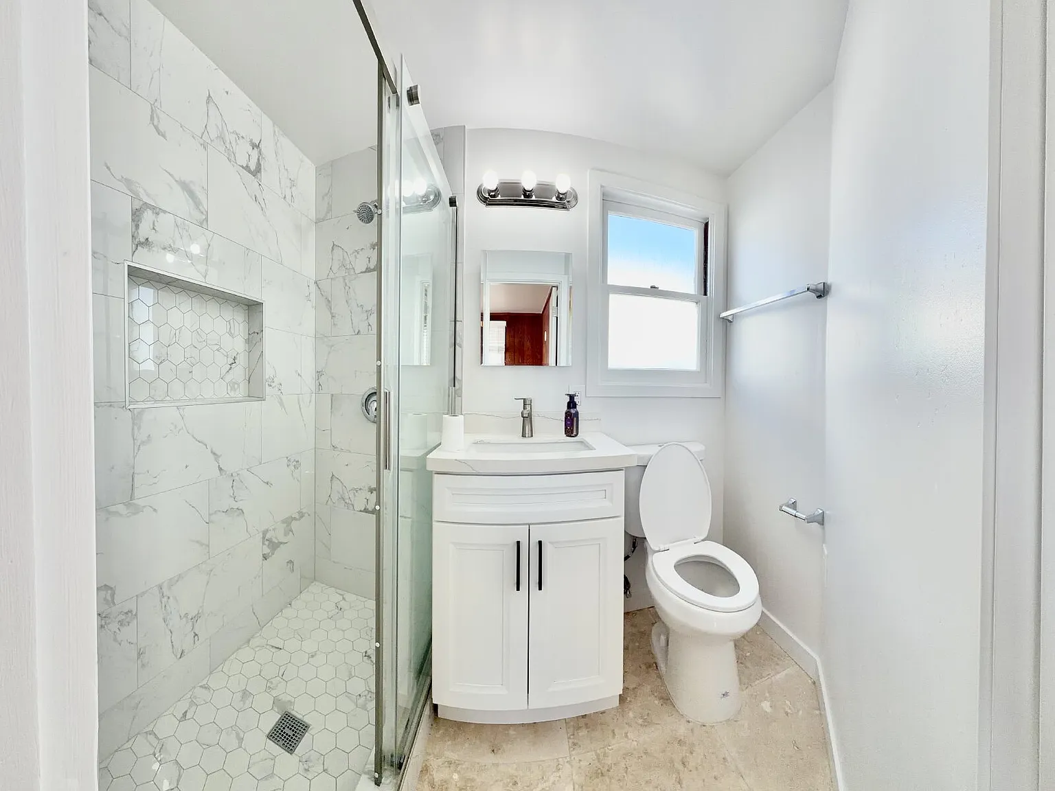 5075 Niagara Ave — Photo 2
