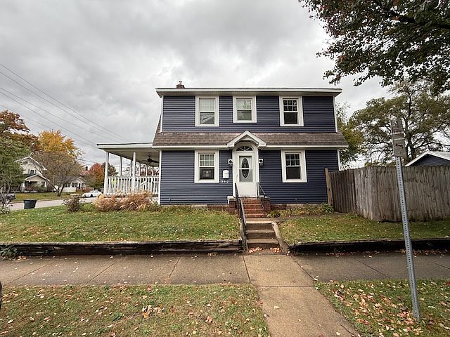 1st image of 940 S Twyckenham Dr