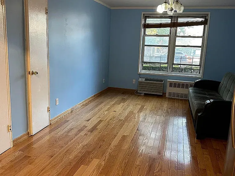 175th St, Fresh Meadows — Photo 4