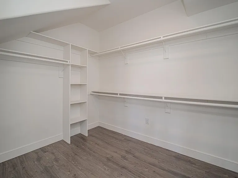 4526 1/2 Saint Charles Pl — Photo 6