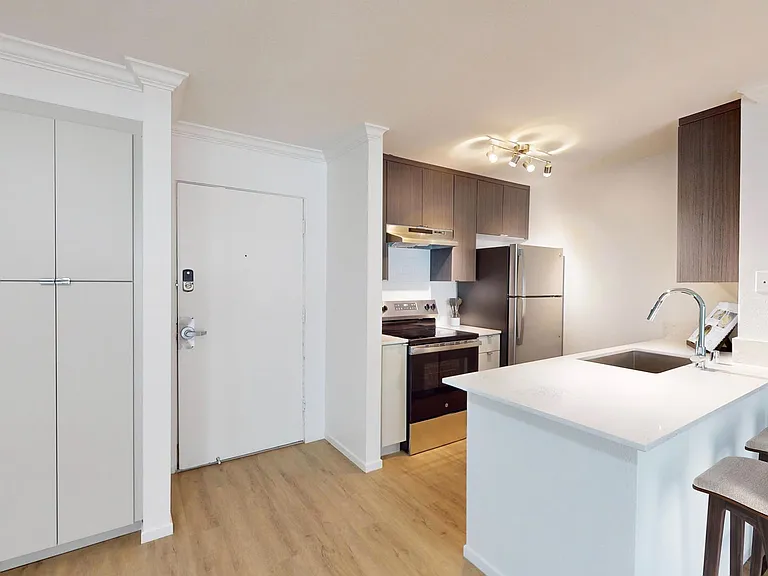 Eight 80 Newport Beach — Photo 14