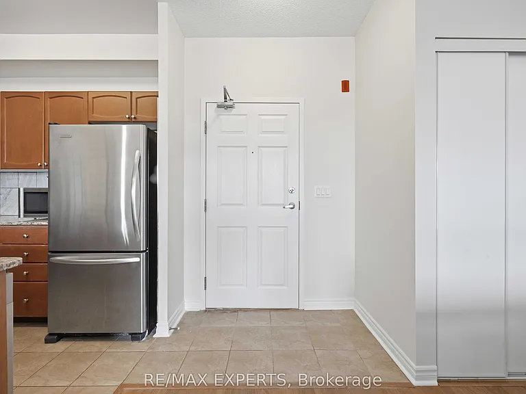 15450 Yonge St S #207 — Photo 5