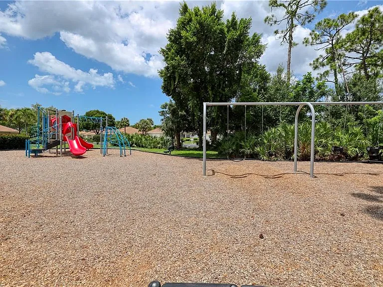 22589 Island Lakes Dr — Photo 40