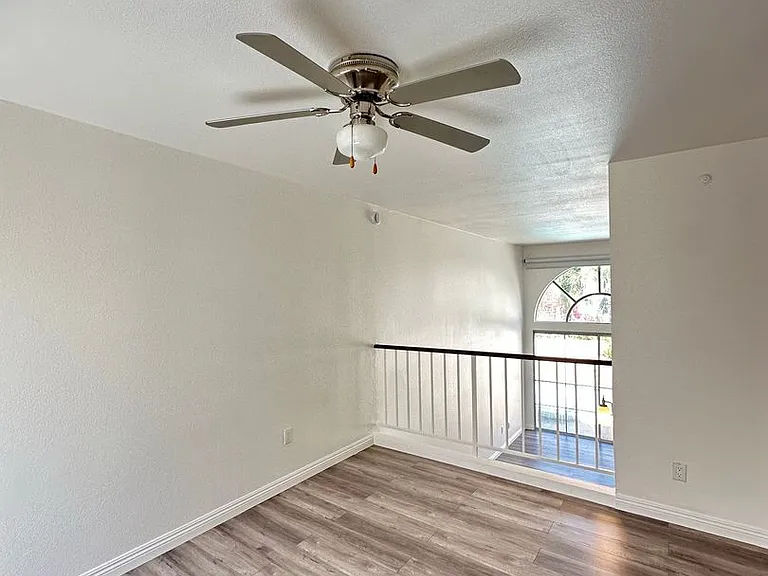 5455 Sylmar Ave #402 — Photo 8