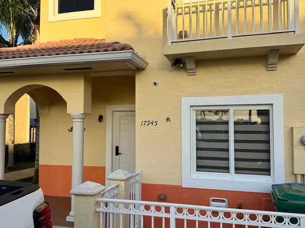 17945 NW 74th Path, Hialeah, FL 33015