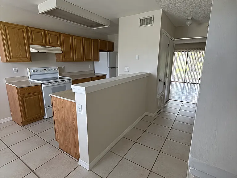 5550 Decatur St — Photo 4