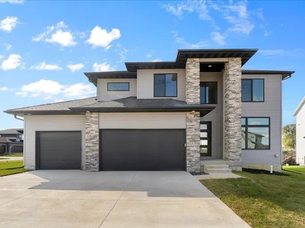 1120 Salm Dr, Solon, IA 52333