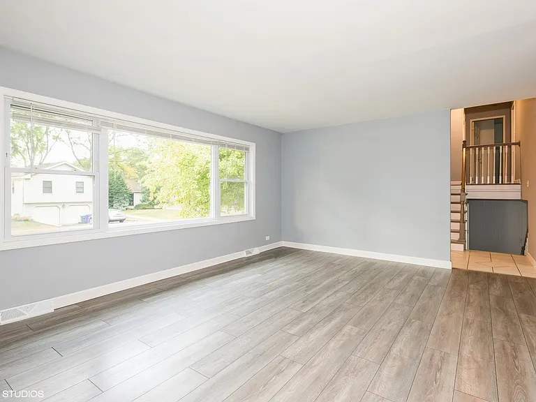319 Shirley Ct — Photo 5