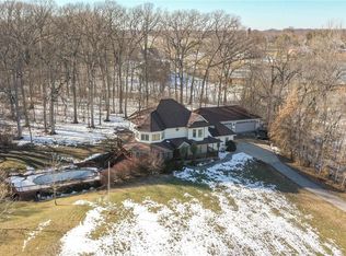 31763 Red Oak Dr, Brighton, IL 62012