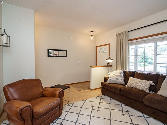 3rd image of 3205 NE 168th Ave