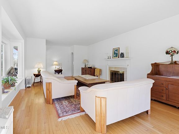 3rd image of 90 Orchard St
