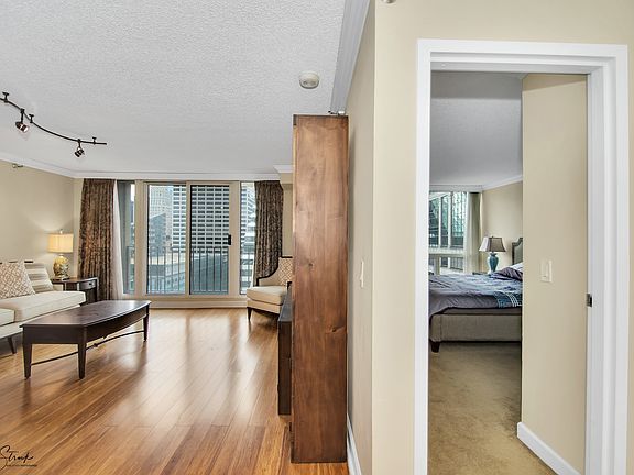 5th image of 200 N Dearborn St Unit 2908
