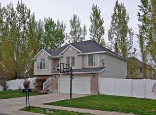 736 W 1825 N, Centerville, UT 84014