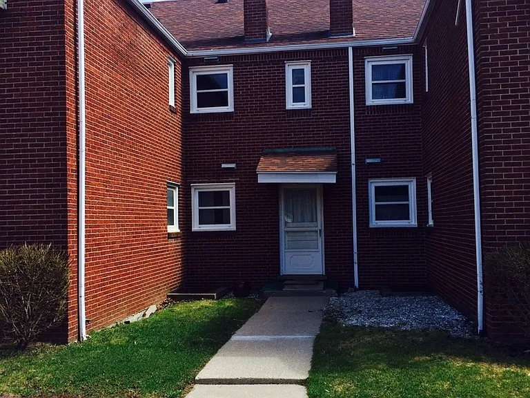 2127 Collinway — Photo 3