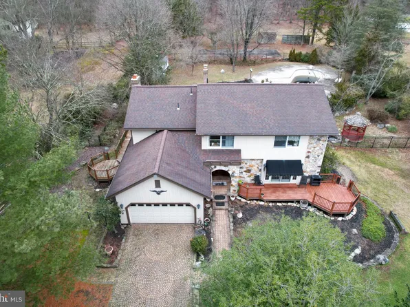 607 Union Mill Rd, Mount Laurel, NJ 08054