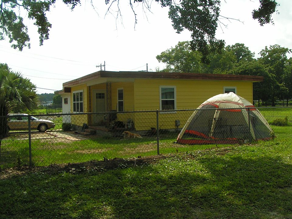 2nd image of 301 Alder St