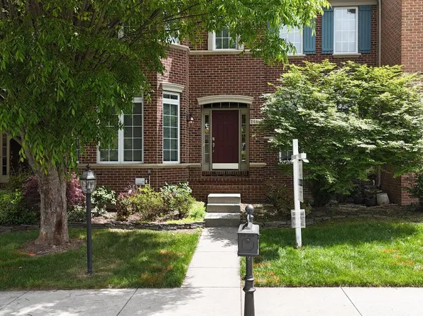 24896 Castleton Dr, Chantilly, VA 20152