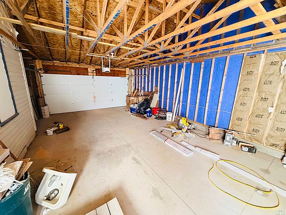 5th image of 305 N Main St