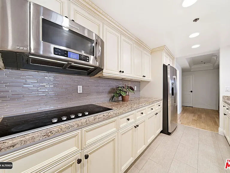 10660 Wilshire Blvd #805 — Photo 25