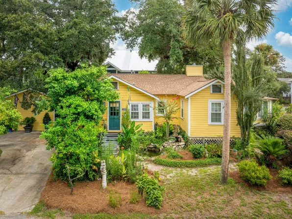 120 W Hudson Ave, Folly Beach, SC 29439