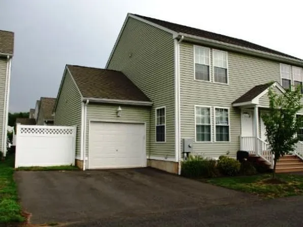 4 Holly Ln, Unionville, CT 06085