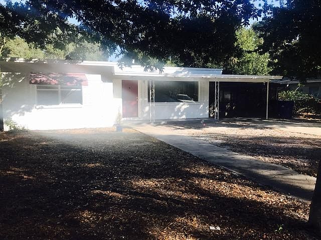 Front view of house and Large Screened Porch