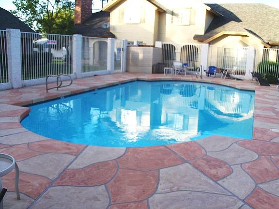 4th image of 2333 W Garden Dr