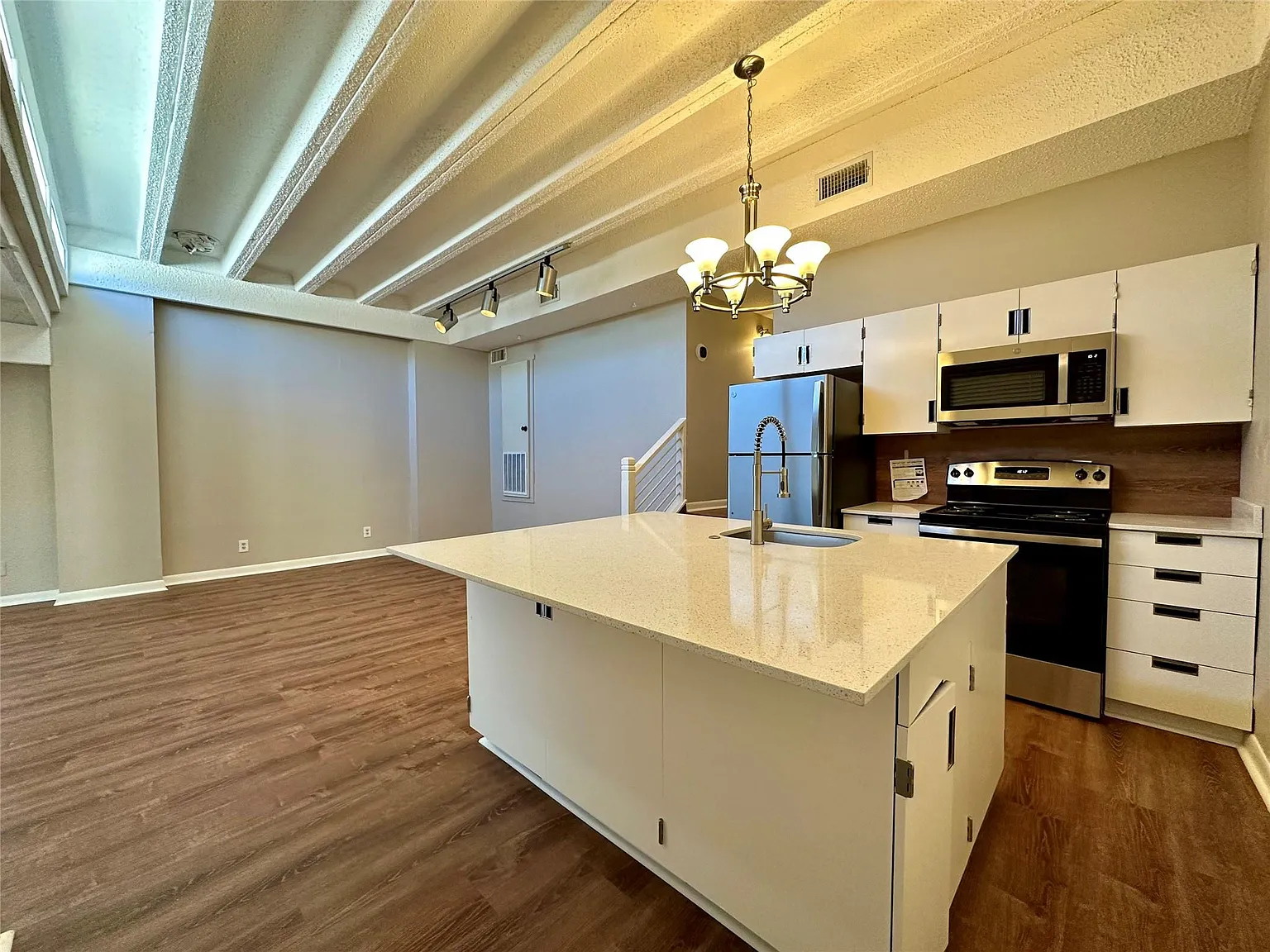 2 bed, 2.0 bath, 1426 sqft, $1,395 — Photo 4