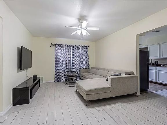 4th image of 1039 W 12th St