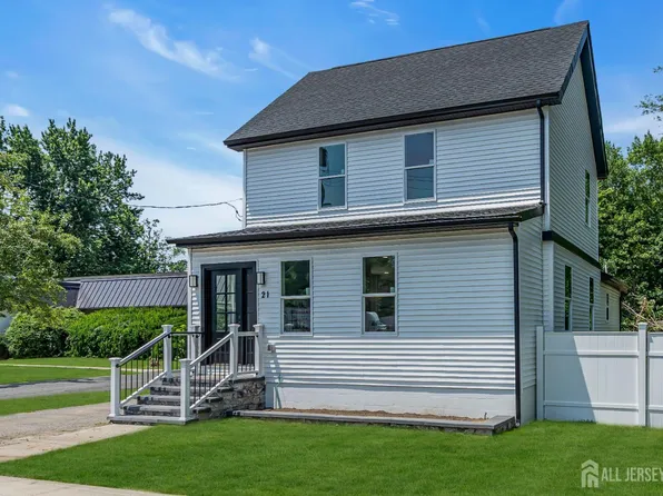 21 Harrison Ave, Englishtown, NJ 07726