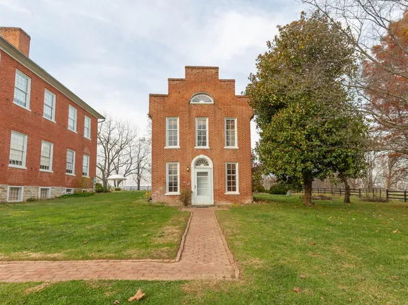 562 Smithfield Ln, Berryville, VA 22611